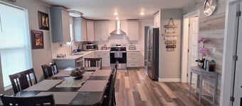 Bright 3BR Home Close to Shops, Dining & Freeway