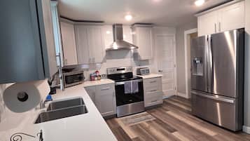 Refrigerador, microondas, horno, placa de cocina