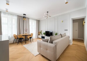 TV - Wspólna Downtown Luxury Apartment (Warszawa)