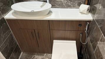 Douche, serviettes fournies