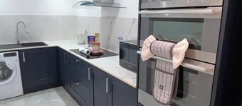 Central 1 Bed Apartment - Sleeps 2 with Wifi