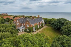 Exterior - 5 Bedroom House Sleeps 15 - Hot Tub - Cinema Room (Norwich)