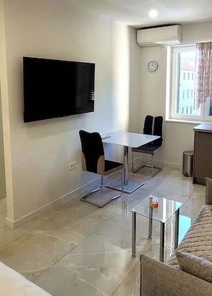 TV - Charming studio apartment in the heart of Split (Split)