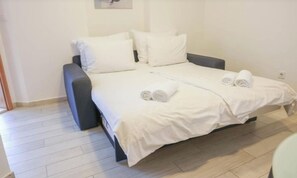 Iron/ironing board, WiFi, bed sheets - A 1 cozy studio in the heart of Split with parking (Split)