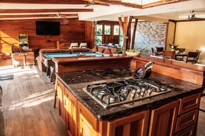 Games room - Villa Hakomar Private Pool & Game Room – Walk to Beach & Downtown Jacó (Jaco)