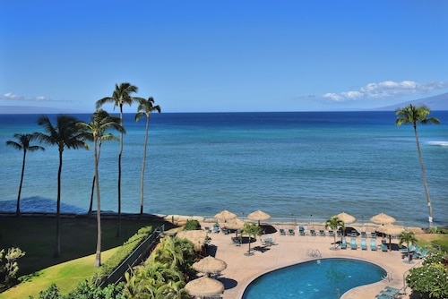 MISO COMPHY Cozy ocean view studio condo in peaceful Lahaina with AC, Pool & Gym