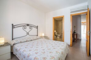 Room - ES PORT (PORTOPETRO) - Cozy apartment with sea views and free Wi-Fi (Santanyí)
