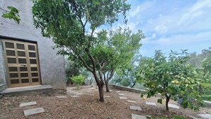 Property grounds - Villa with panoramic Sea & Volcano views (Regastili)