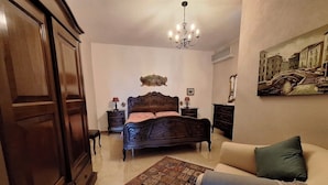 Interior - Villa with panoramic Sea & Volcano views (Regastili)