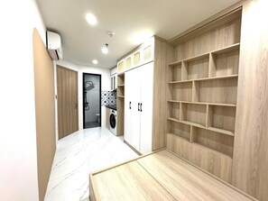 Classic Studio, Balcony, City View | Interior - Cozy Full House In The Best Location (Hanoi)