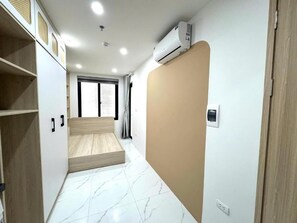 Classic Studio, Balcony, City View | Interior - Cozy Full House In The Best Location (Hanoi)