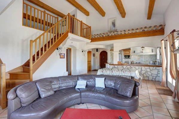 TV, DVD player - Charming villa, sleeps 8, air-conditioned, heated pool, guaranteed peace and quiet (ROQUEBRUNE SUR ARGENS)