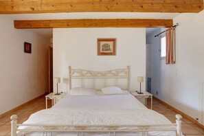Iron/ironing board, free WiFi - Charming villa, sleeps 8, air-conditioned, heated pool, guaranteed peace and quiet (ROQUEBRUNE SUR ARGENS)