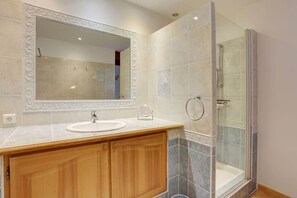 Hair dryer - Charming villa, sleeps 8, air-conditioned, heated pool, guaranteed peace and quiet (ROQUEBRUNE SUR ARGENS)