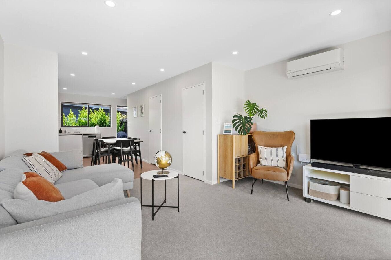 Open plan lounge with Aircon and heating
