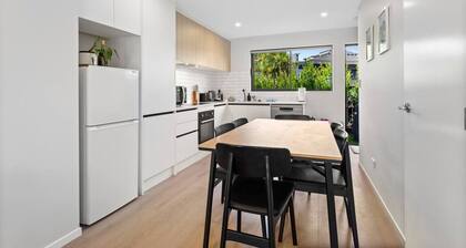 Executive Townhouse (by Furnished Rentals)