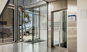 Interior - Beach Front Bliss - by Furnished Rentals (Auckland)