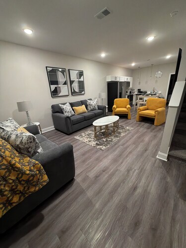 Beautiful 3-bedroom apartment with AC in charming Clarksville