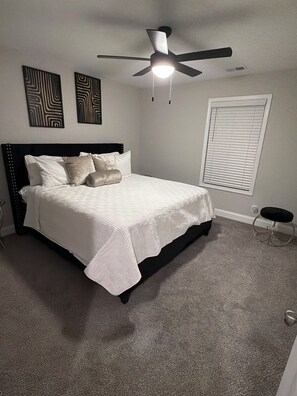 Room - Beautiful 3-bedroom apartment with AC in charming Clarksville (Clarksville)