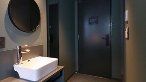 Eenpersoonskamer, niet-roken (Modern) | Badkamer | Pantoffels