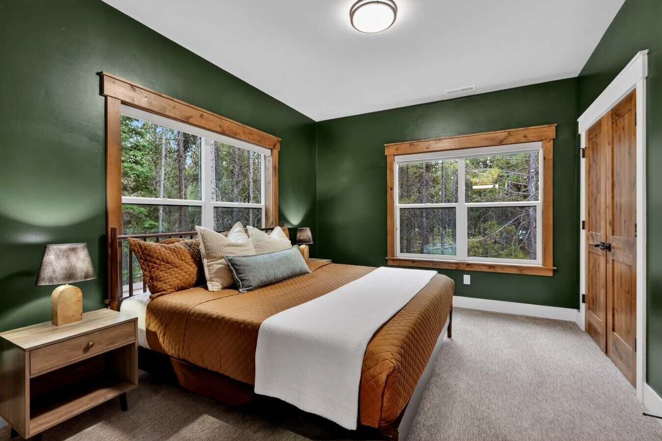 4 bedrooms, desk, travel crib, WiFi