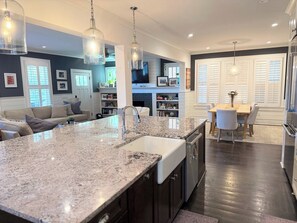 Interior - World Cup Luxury Basecamp Walk to Park BeltLine MARTA 5BR Midtown Estate (Atlanta)