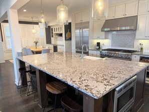 Private kitchen - World Cup Luxury Basecamp Walk to Park BeltLine MARTA 5BR Midtown Estate (Atlanta)