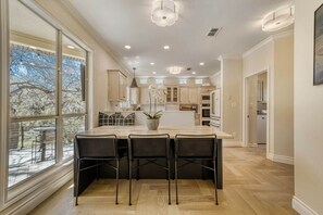 Dining - Lake Austin Oak Retreat (Austin)
