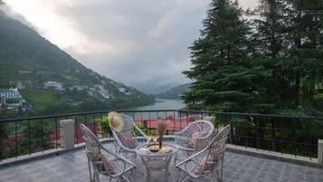 Vila superluxo, vista para o lago | Terraço/pátio