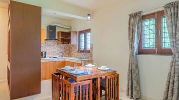 Luxury Villa, Lake View | Dining