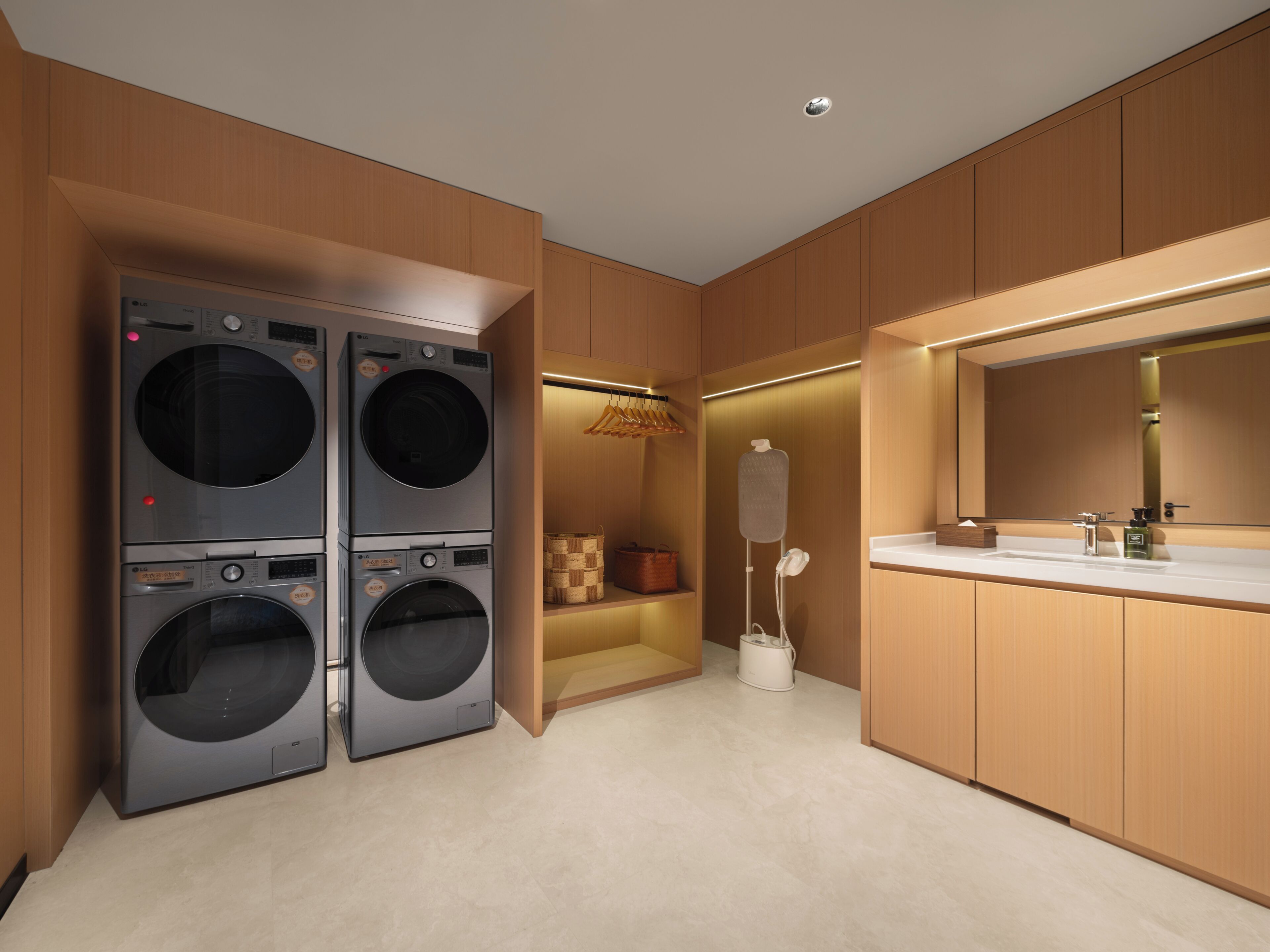 المنشأة من الداخل