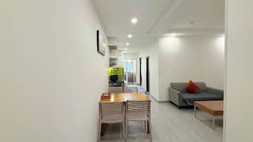 Deluxe Apartment, Balcony, Ocean View | Interior