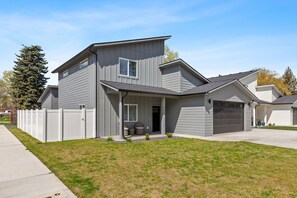Exterior - 21st by the Lake, minutes to downtown, family friendly (Coeur d'Alene)