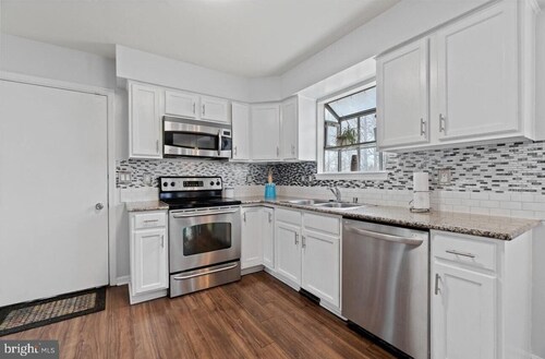 Perfect 6-bedroom house with AC in charming Stafford