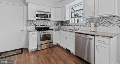 Perfect 6-bedroom house with AC in charming Stafford