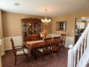 Dining - Brilliant 4-bedroom house within minutes from downtown Atlanta and the airport. (Decatur)