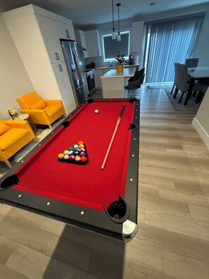 Games room - Luxury 3-Bedroom Full House Near Magnetic Hill (Moncton)