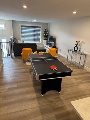Games room - Luxury 3-Bedroom Full House Near Magnetic Hill (Moncton)