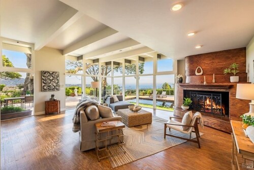 The Oak - Luxury 4B4B Resort Stay in San Rafael with Pool and Hot Tub