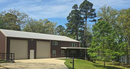 Perfect water front 3-bedroom house on beautiful Lake O' The Pines