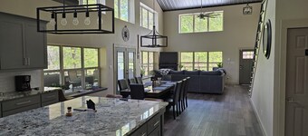 Perfect water front 3-bedroom house on beautiful Lake O' The Pines