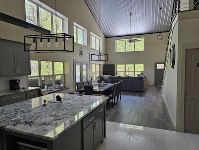 Perfect water front 3-bedroom house on beautiful Lake O' The Pines