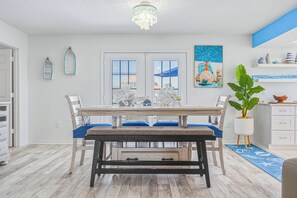 Dining - Luxury Canal Paradise Getaway (Port Richey)