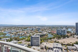 Property grounds - Skyline Hideaway Studio (Gold Coast)