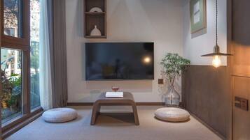 Toetasjesleilighet – standard, bakgårdsutsikt