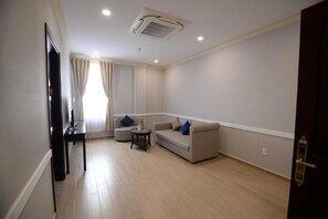 Classic-Studio, Balkon, Stadtblick | Wohnbereich