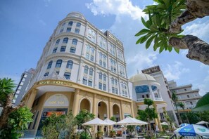 Estudio clásico, balcón, vistas a la ciudad | Exterior