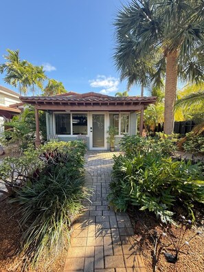 Exterior - Oasis Villa - Pool+Hot Tub+BBQ - Near Las Olas (Fort Lauderdale)