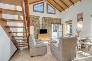 TV - Il Borgo Del Vergante Casa Maria, Nebbiuno, Italy (Nebbiuno)