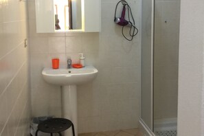 Shower, hair dryer, bidet, towels - Residence Argentiera Studio for two, Miniera dell’Argentiera, Italy (Miniera dell’Argentiera)